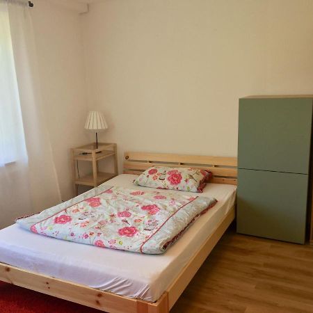 Mayen, Im Mohren, Privatzimmer Nr2, Waldrand, Nahe Nurburgring & Burg Eltz, Gemeinschaftsbad Экстерьер фото