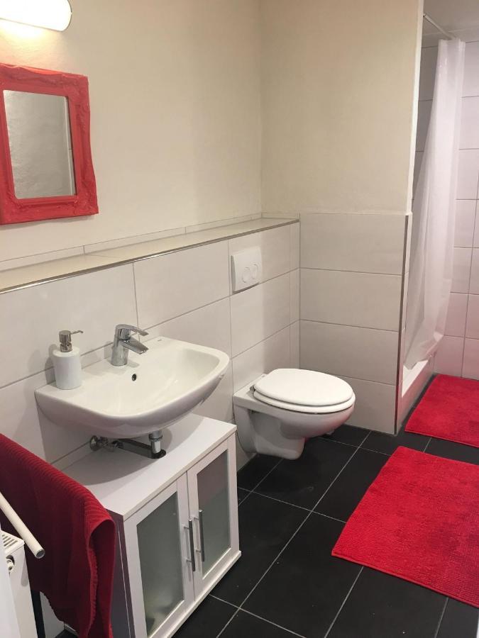 Mayen, Im Mohren, Privatzimmer Nr2, Waldrand, Nahe Nurburgring & Burg Eltz, Gemeinschaftsbad Экстерьер фото