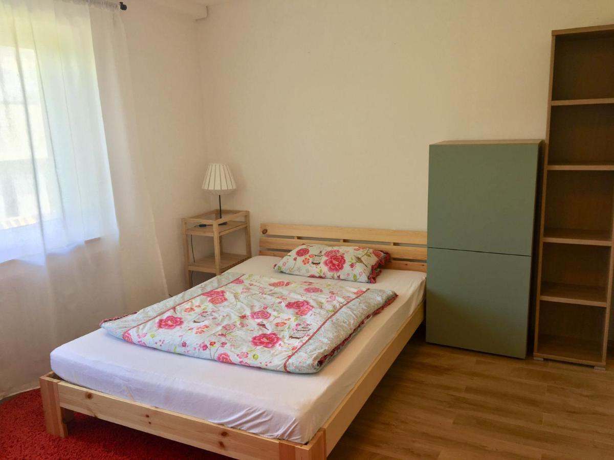 Mayen, Im Mohren, Privatzimmer Nr2, Waldrand, Nahe Nurburgring & Burg Eltz, Gemeinschaftsbad Экстерьер фото