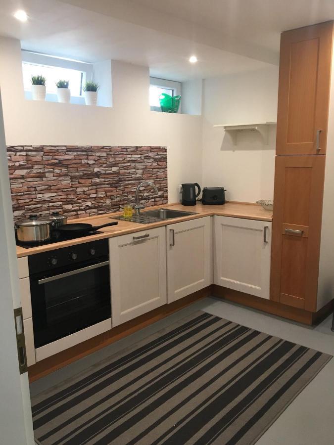 Mayen, Im Mohren, Privatzimmer Nr2, Waldrand, Nahe Nurburgring & Burg Eltz, Gemeinschaftsbad Экстерьер фото